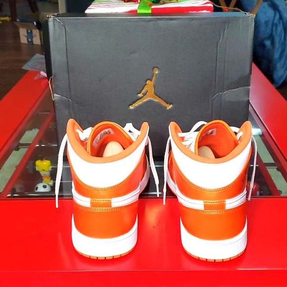 Air Jordan 1 (Metallic Orange) - Picture 4 of 7
